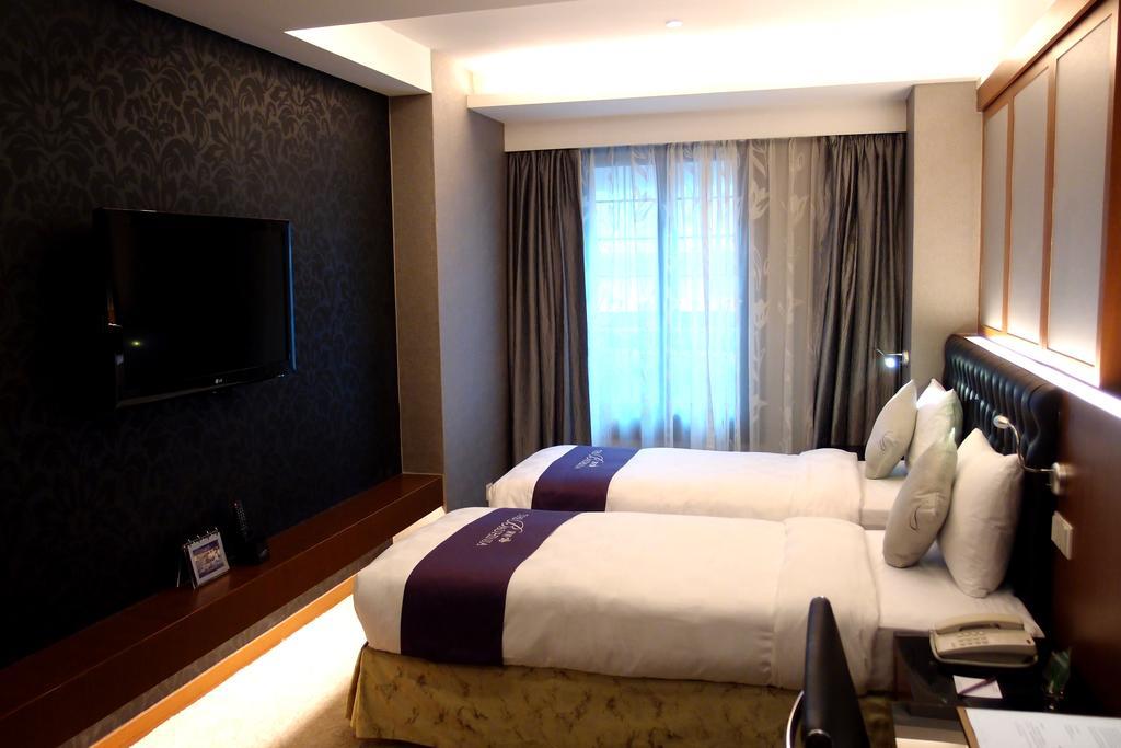 The Bauhinia Hotel - Central Hong Kong Room photo