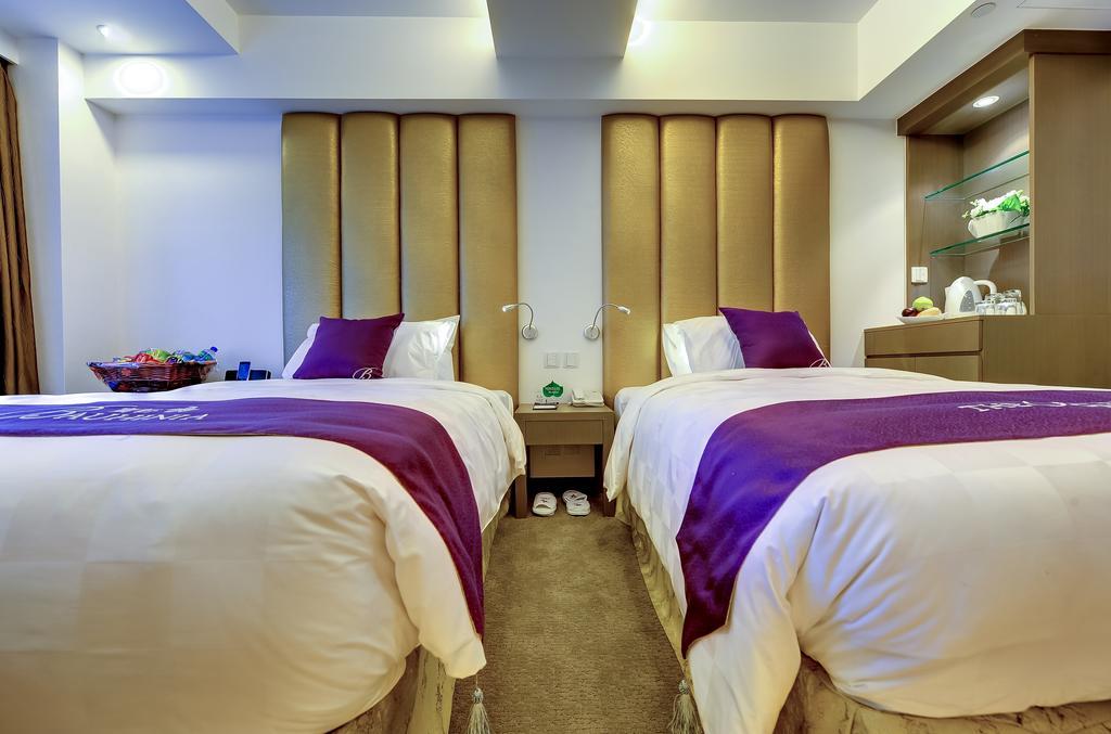 The Bauhinia Hotel - Central Hong Kong Room photo